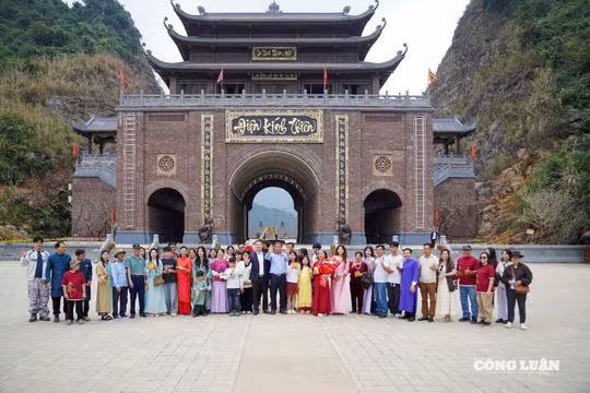 Mùng 1 Tết Bính Ngọ 2026: Thung Ui mở cửa, đánh thức không gian linh thiêng đất Cố đô