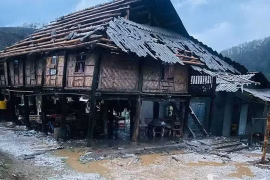 Dông lốc, mưa đá 'quét' qua nhiều tỉnh miền Bắc: 350 nhà tốc mái, 5 người bị thương