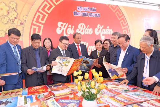 Trang báo giữa sắc núi với những khát vọng đang mở
