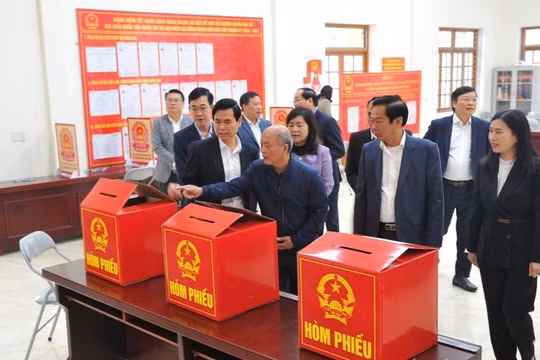 Bộ trưởng Bộ Nội vụ kiểm tra công tác bầu cử và vận hành chính quyền hai cấp tại Lạng Sơn