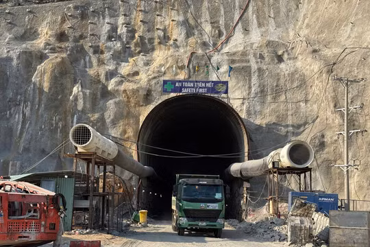 EVN đẩy nhanh tiến độ các công trình trọng điểm để tăng nguồn cung điện