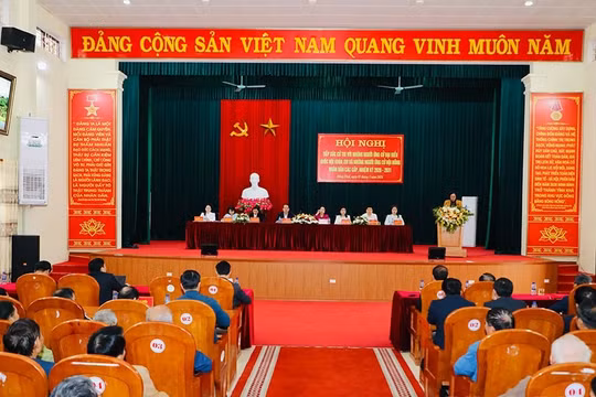 Phó Chủ tịch Quốc hội Nguyễn Thị Thanh tiếp xúc cử tri tại Ninh Bình