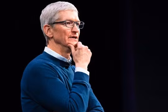 Tim Cook gây sốc khi gọi khách hàng Apple là “điên rồ”