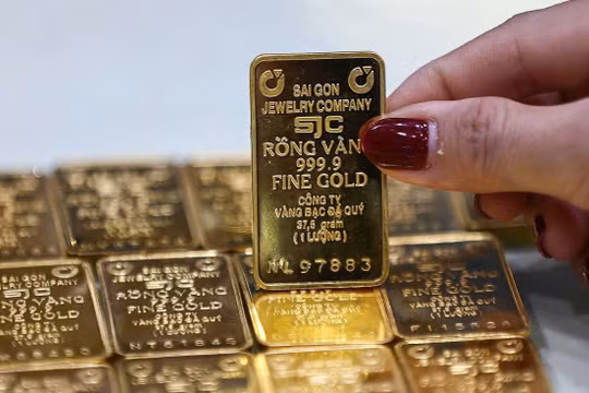Giá vàng hôm nay 8/1: Vàng nhẫn tăng sốc 1,5 triệu đồng, vượt giá vàng miếng SJC