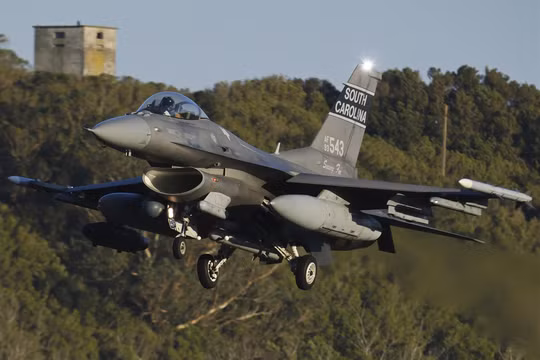 Mỹ điều tiêm kích F-16 trang bị hệ thống điện tử tối tân đến Trung Đông