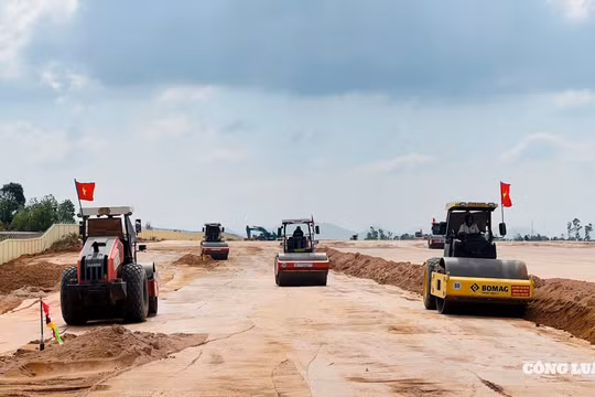 Chuẩn bị khai thác các hạng mục công trình tại cảng hàng không Phù Cát