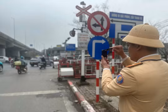 Phạt 57,5 triệu đồng các hành vi vượt rào chắn, vượt đèn đỏ tại đường sắt