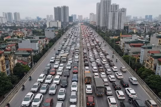 Giao thông Hà Nội sáng 2/2: Ùn tắc kéo dài từ nội đô ra cao tốc