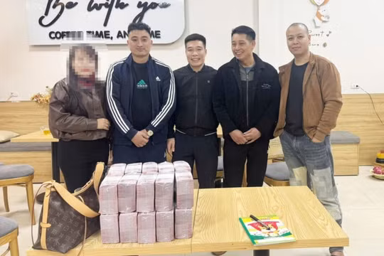 Nhặt được bao tải đựng 1 tỷ đồng trên cao tốc, ba công dân Bắc Ninh làm điều bất ngờ