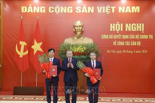 Trao quyết định bổ nhiệm Trưởng ban Tổ chức Trung ương và Chánh Văn phòng Trung ương Đảng