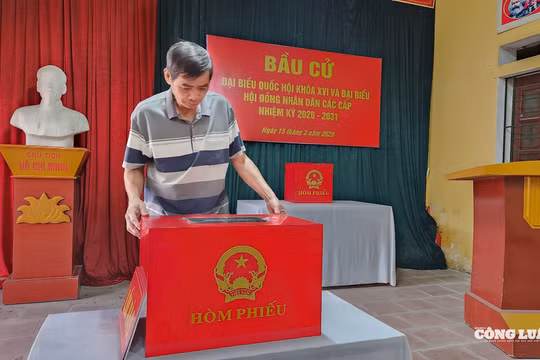 Những cống hiến thầm lặng của người trưởng khu tham gia tổ chức 4 kỳ bầu cử