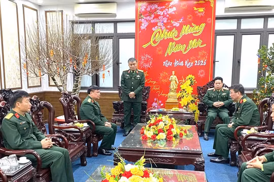 Thứ trưởng Bộ Quốc phòng Nguyễn Văn Hiền kiểm tra, chúc Tết lực lượng vũ trang và Nhân dân tỉnh Tuyên Quang