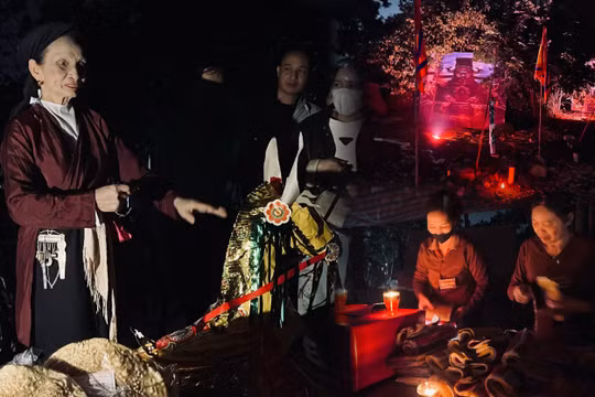 Ma mị phiên chợ nửa đêm ở Bắc Ninh