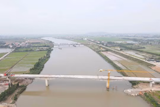 Cầu Cẩm Lý sắp hoàn thành, xóa điểm nghẽn giao thông đặc thù hiếm có