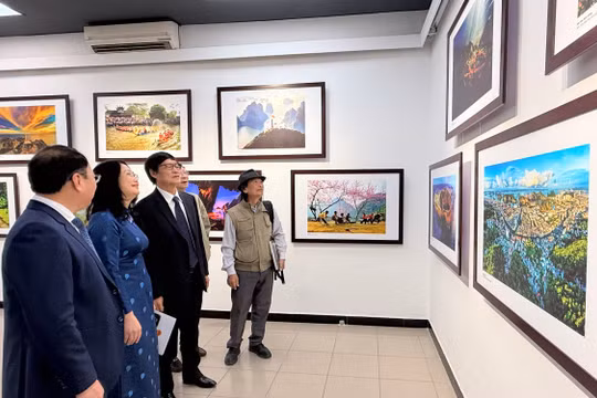 Khai mạc Triển lãm ảnh mừng Đảng, mừng Xuân Bính Ngọ 2026