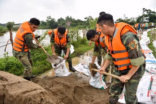 Hỗ trợ ăn, nghỉ, đi lại cho lực lượng phòng, chống thiên tai làm nhiệm vụ xa nơi cư trú