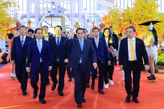 Thủ tướng Phạm Minh Chính dự Lễ khai mạc Hội chợ Mùa Xuân 2026