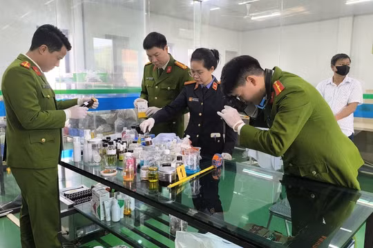 Bắc Ninh: Triệt phá đường dây sản xuất 200.000 hộp thực phẩm giả, khởi tố 10 bị can