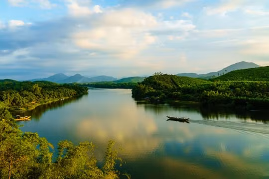 Dự báo thời tiết ngày 27/2: Thanh Hóa đến Huế có mưa, trưa chiều trời nắng
