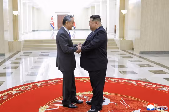 Ông Kim Jong Un khẳng định ưu tiên tăng cường quan hệ với Trung Quốc