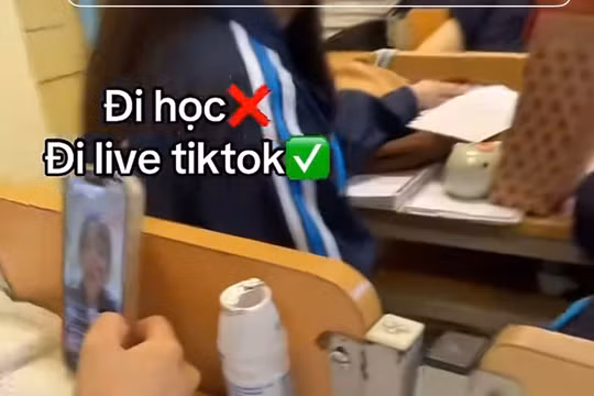 Lớp học trước cơn lốc livestream: Vô tư hay vượt rào pháp lý?