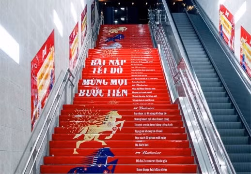 Budweiser phủ đỏ Metro, ghi nhận mọi bước tiến, khép lại năm 2025 đầy tự hào