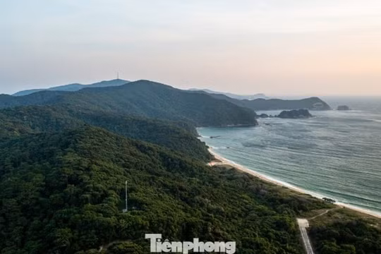 Đảo Thanh Lân: Khám phá vẻ đẹp hoang sơ nơi ngắm bình minh và hoàng hôn tại Quảng Ninh