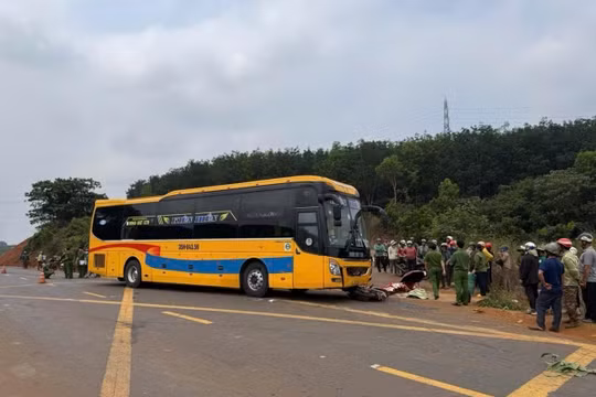Gia Lai: Va chạm với xe khách, người phụ nữ đi xe máy tử vong tại chỗ
