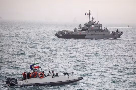 Iran tập trận ở eo biển Hormuz trước thềm cuộc đàm phán với Mỹ