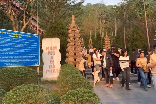 Du lịch tâm linh đầu xuân: Sức hút từ nhu cầu tìm về bình an