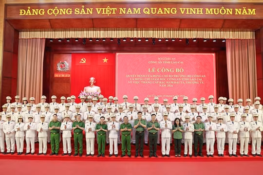 Lào Cai: Thăng cấp bậc hàm đại tá, thượng tá cho 84 sĩ quan Công an nhân dân