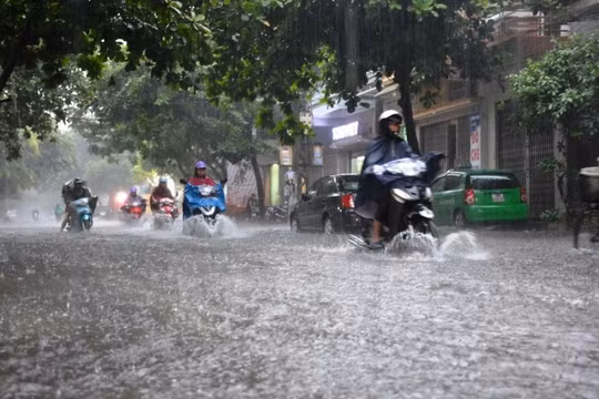 Dự báo thời tiết ngày 24/4: Trung Bộ giảm nắng nóng, có mưa rải rác