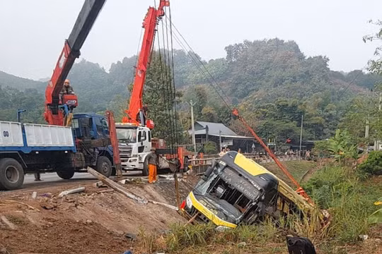 Khắc phục hậu quả tai nạn đặc biệt nghiêm trọng trên Quốc lộ 6