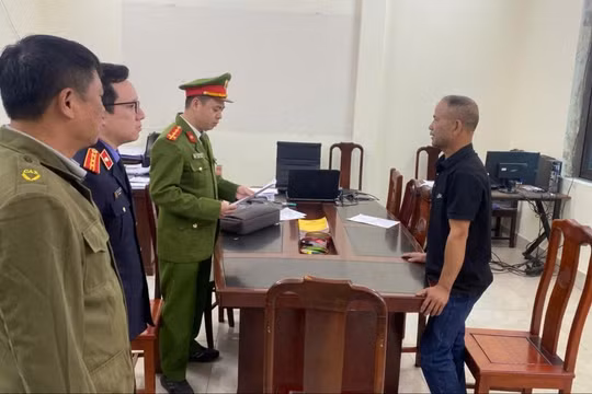 Đổ chất thải rắn trái phép, chủ xưởng ở Bắc Ninh bị bắt tạm giam