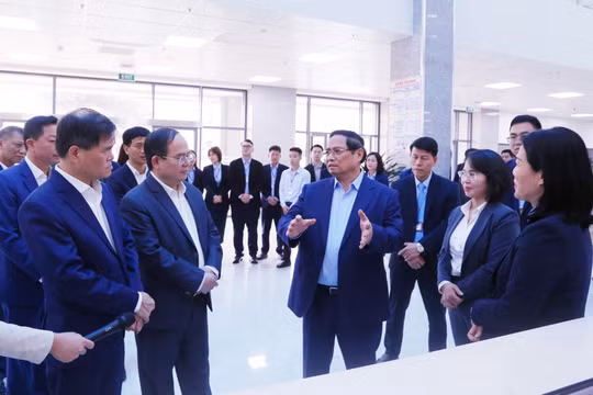 Cán bộ hành chính phải chủ động, trách nhiệm và mềm mỏng khi phục vụ người dân