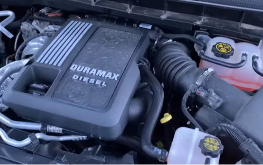 Có thể dùng nước làm mát thường cho động cơ diesel không?