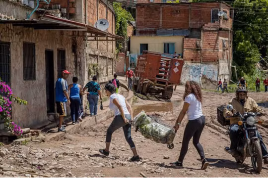 Kinh tế Venezuela nỗ lực dựa vào dầu mỏ và ngân hàng để thoát khỏi suy thoái kéo dài