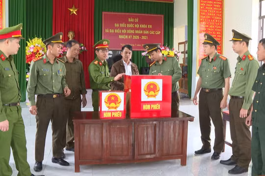 Những “cánh tay nối dài” giữ bình yên trước ngày bầu cử