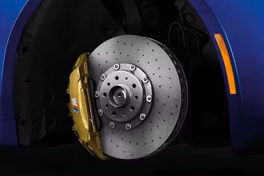 Phanh gốm carbon thực sự đáng giá hay chỉ dành cho xe hiệu suất cao?