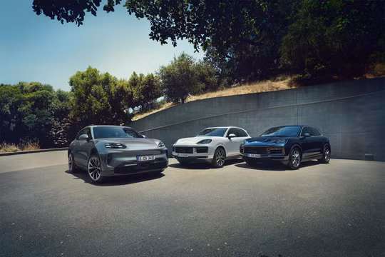 Porsche Cayenne điện mở cọc tại Việt Nam, giá bán từ 4,72 tỷ đồng