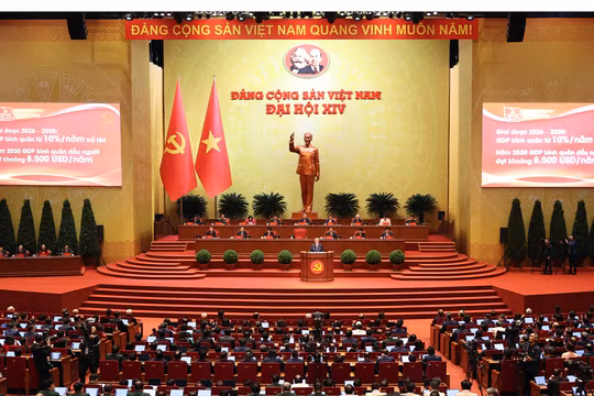 Vững bước dưới cờ Đảng
