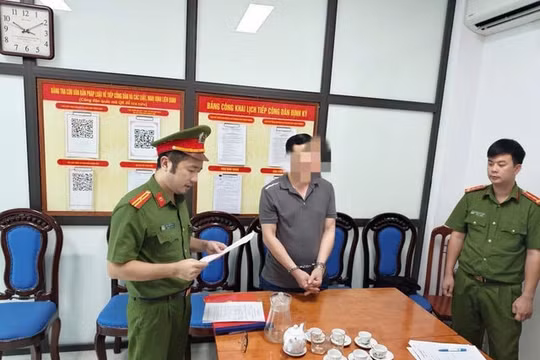 Lừa đảo giúp xin việc, nguyên cán bộ ủy ban kiểm tra bị bắt
