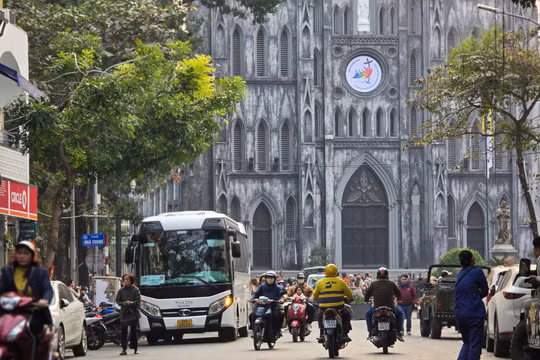 Công an Hà Nội đề xuất mở rộng phạm vi hạn chế xe trên 16 chỗ tại khu vực phố cổ