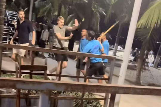 Nha Trang: Làm rõ vụ nhân viên quán bar dùng xẻng đe dọa du khách nước ngoài tại bãi biển