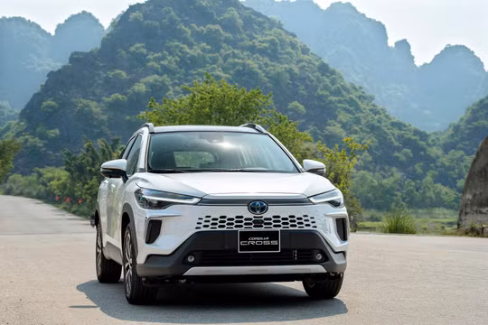 Loạt mẫu xe Toyota hybrid giảm giá niêm yết cao nhất 200 triệu đồng