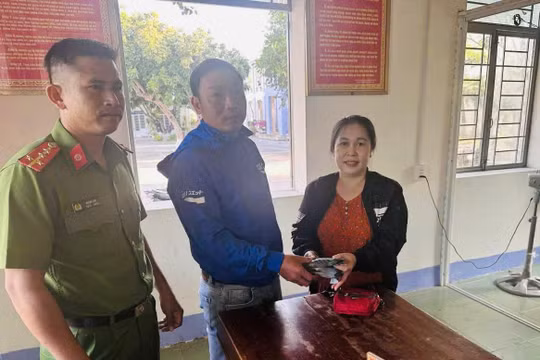 Gia Lai: Người đàn ông nhờ Công an hỗ trợ sau khi nhặt được 74 triệu đồng