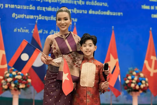 Bùi Khâu Minh Triết - Nam vương Nhí Thế giới duy nhất được lựa chọn tham gia chương trình nghệ thuật đón tiếp Lãnh đạo cấp cao Lào