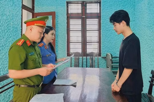 Khởi tố hai mẹ con mượn 4 xe máy của hàng xóm đem đi cầm cố