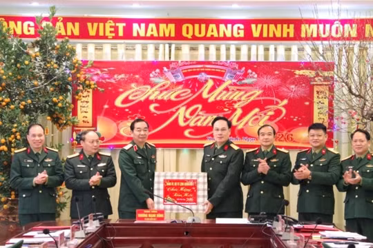 Tư lệnh Quân khu 1 thăm và chúc Tết Đảng bộ, chính quyền và nhân dân tỉnh Lạng Sơn