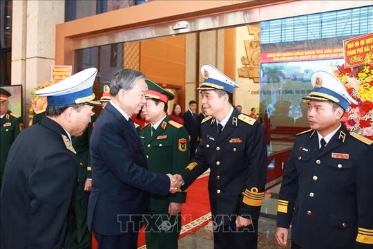 Xây dựng thế trận quốc phòng toàn dân và 'thế trận lòng dân' trên biển ngày càng vững chắc